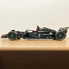 Carica l'immagine nel visualizzatore di Gallery, Mercedes-AMG F1 W14 E Performance