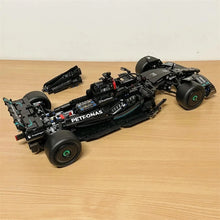 Carica l&#39;immagine nel visualizzatore di Gallery, Mercedes-AMG F1 W14 E Performance
